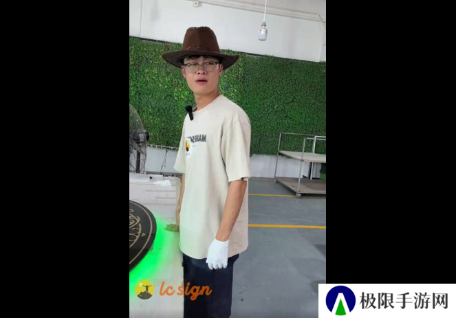 广东小伙硬控老外，靠着地道英语成了外网带货顶流